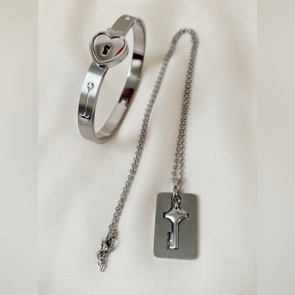 Heartbeat bracelet set. - Picture 3 of 5